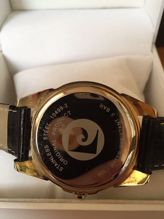 Часы Pierre Cardin.