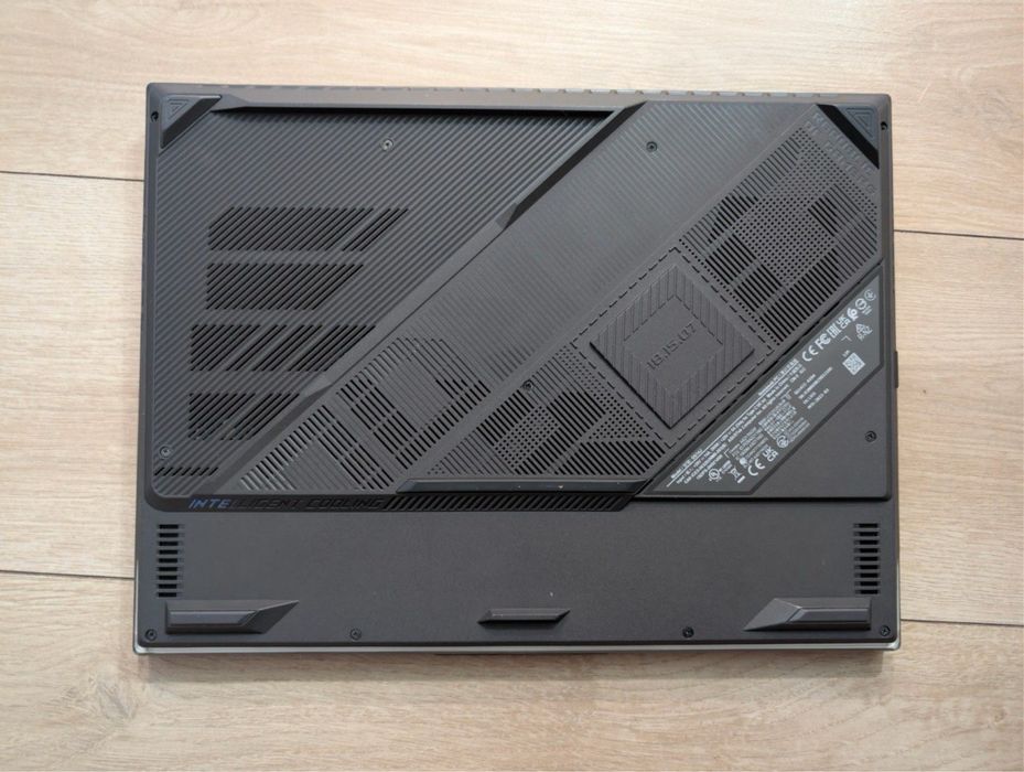 Продаю ноутбук ASUS ROG Strix G16 G614JI