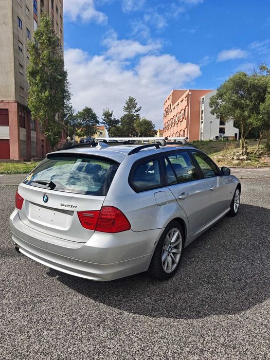 Vendo BMW 320d Touring xDrive, de 2008, de cor cinzenta, com 263.000 km. — photo 3
