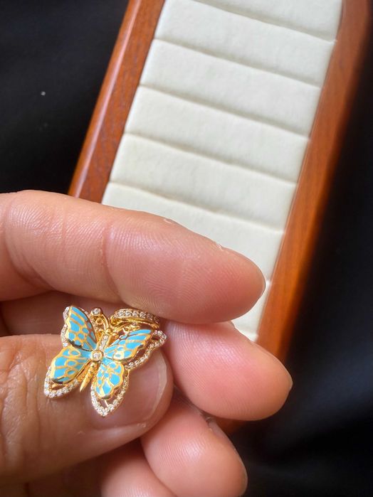 Colar com Pingente de Borboleta Azul em Prata 925 Banhada a Ouro Necklace in 925 Sterling Silver