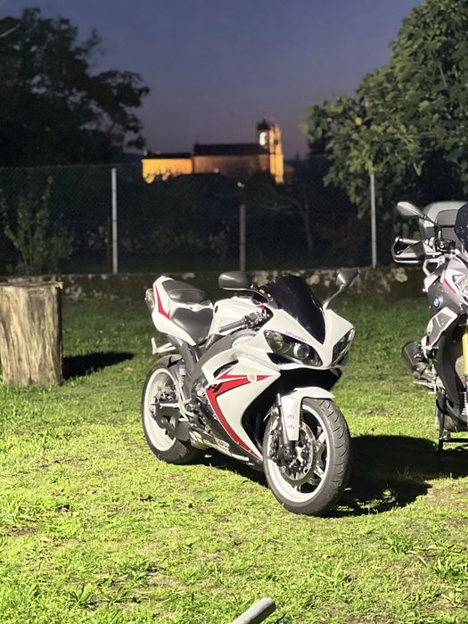 Yamaha R1 2008.