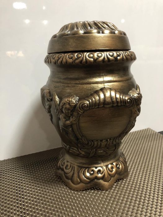 Ритуальні послуги. Урни для праху "Свіча" та "Ангел"