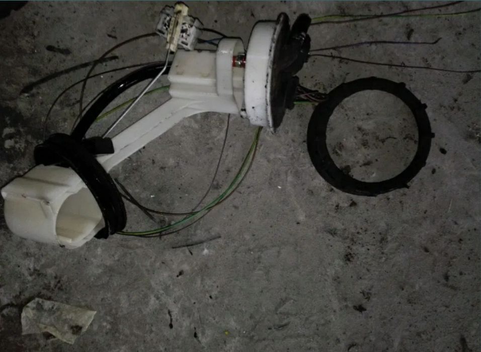 Пассат б5 Куліса передач,коробка передач ,кнопка бензобака та інші Зап