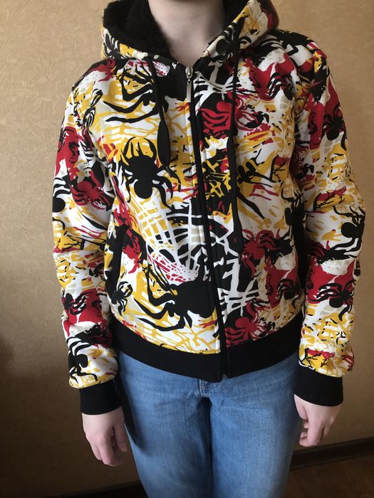 Продаю кофту на застёжке с пауками