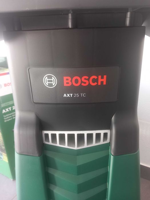 Rozdrabniacz do gałezi frezowany Bosch axt 25 tc profesjonalny 2500 W