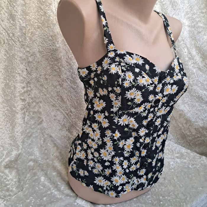 Блуза в ромашки.