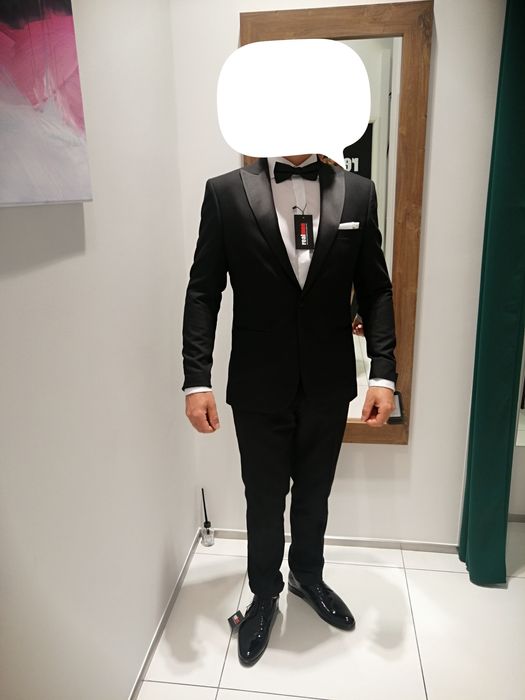 Czarny klasyczny smoking 50M