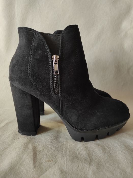 Botki damskie zamszowe czarne na słupku nr 36