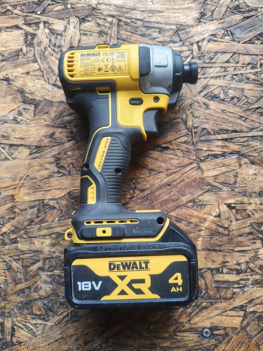 Zakrętarka DeWalt dcf787 Aku 4ah