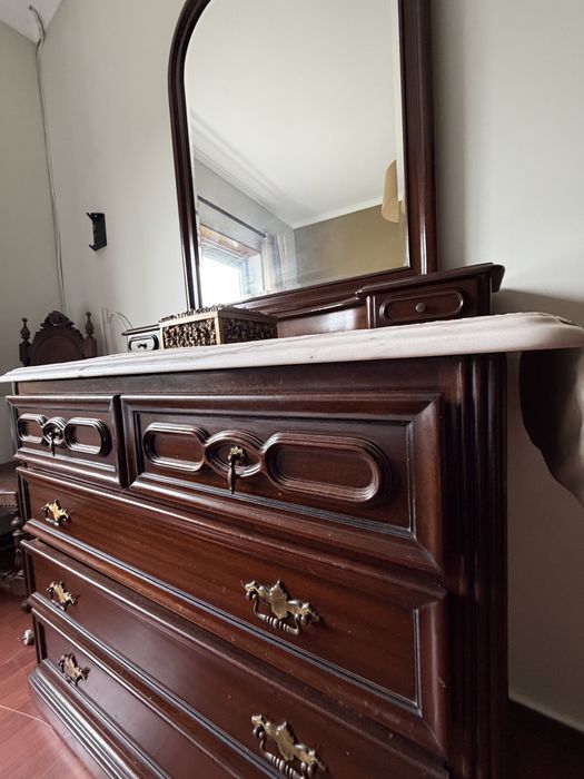 Mobilia de quarto de casa em mogno