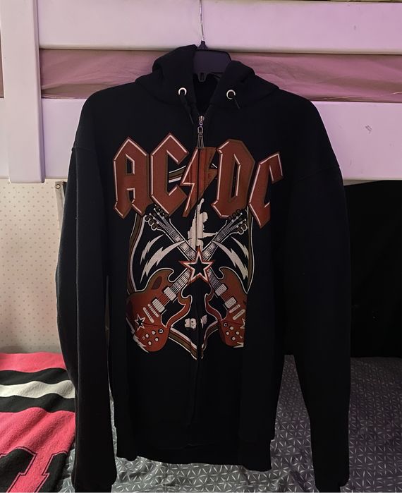 Зіп-кофта AC/DC.