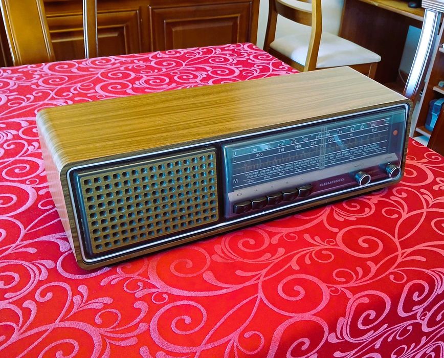Rádio Grundig RF 420 fabricado em Portugal