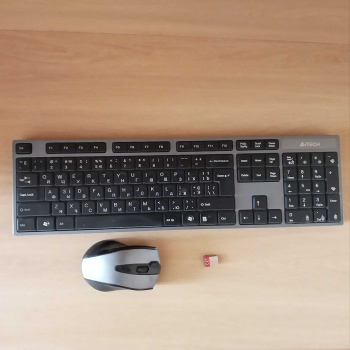 Продам безпровiдну клавiатуру ,  SSD  для ПК.