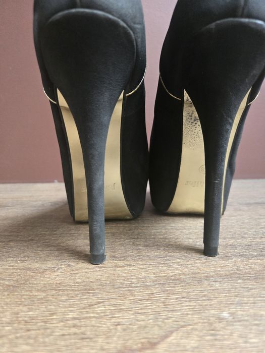 Buty na wysokim obcasie 38