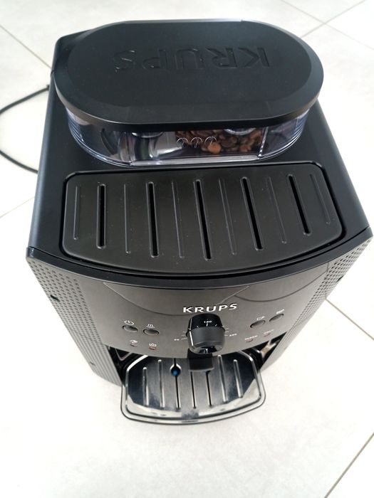 Продам кавоварку Krups EA81