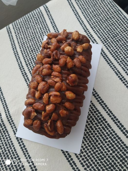 Кекс з гарбузом , родзинками, карамеллю, карамелізованим арахісом.