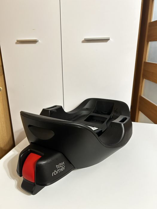 Fotelik z bazą britax romer