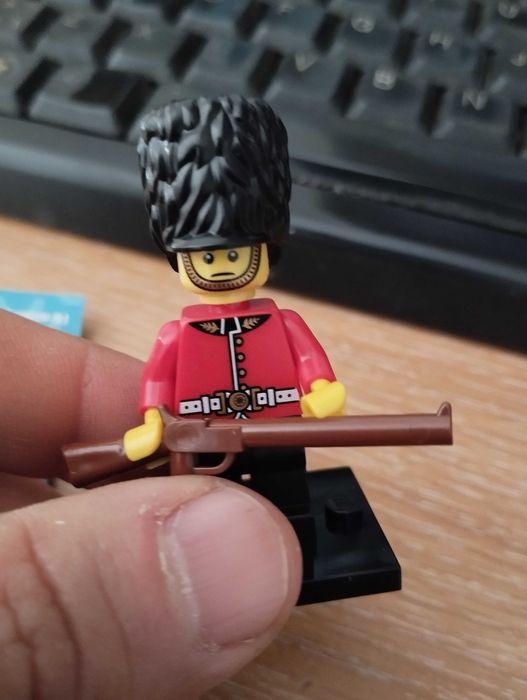 lego minifiguras serie 5 Royal Guard Novo