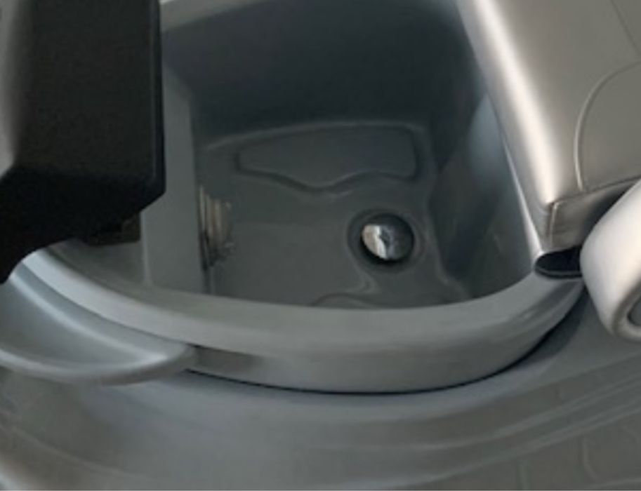 Fotel do pedicure SPA Yuki Swan Premium – masaż, świetny stan
