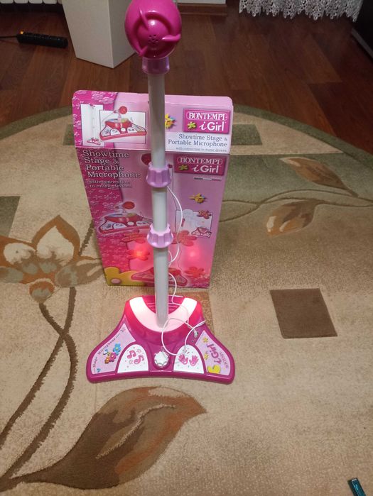 Mikrofon ze stojakiem dla dziewczynki