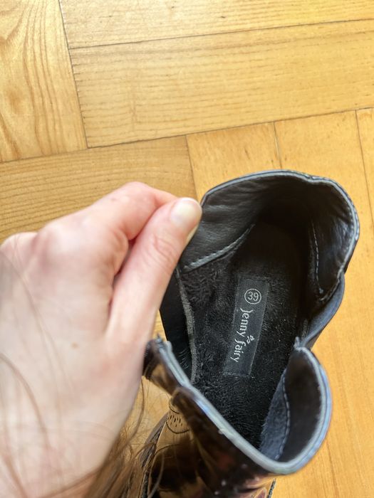 Ocieplane czarne lakierki na obcasie