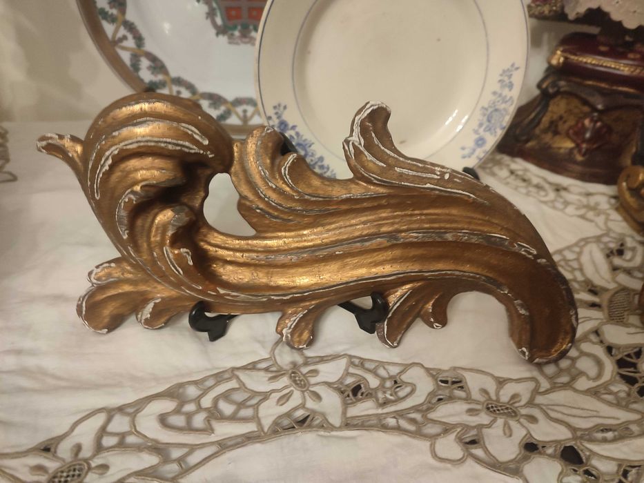 Talha dourada para aplique em parede e em porta pratos