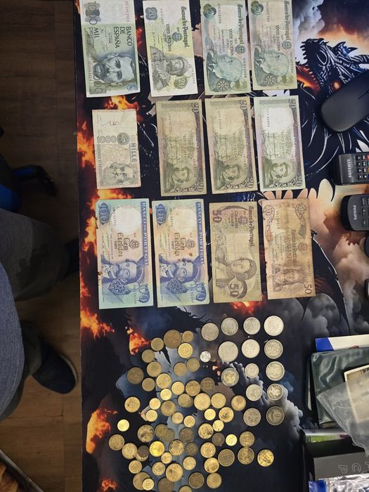 Moedas e notas escudos