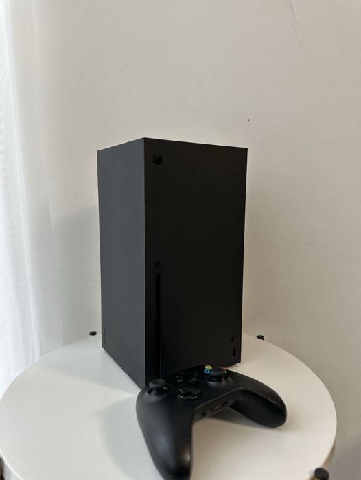Xbox 1Tb и два геймпада
