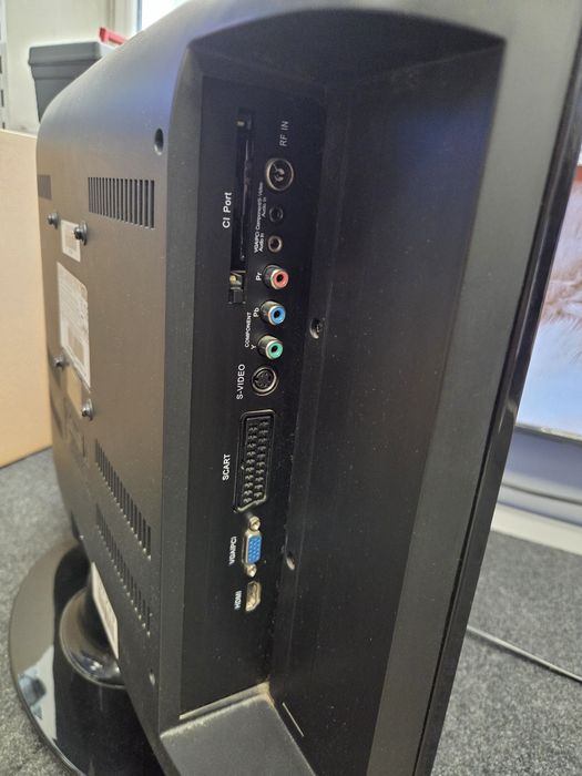 Telewizor marki Technika 22 cale odtwarzacz DVD