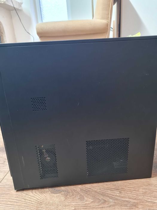 PC com SSD 1.8 TB — ideal para NAS/backup — a precisar de bateria BIOS