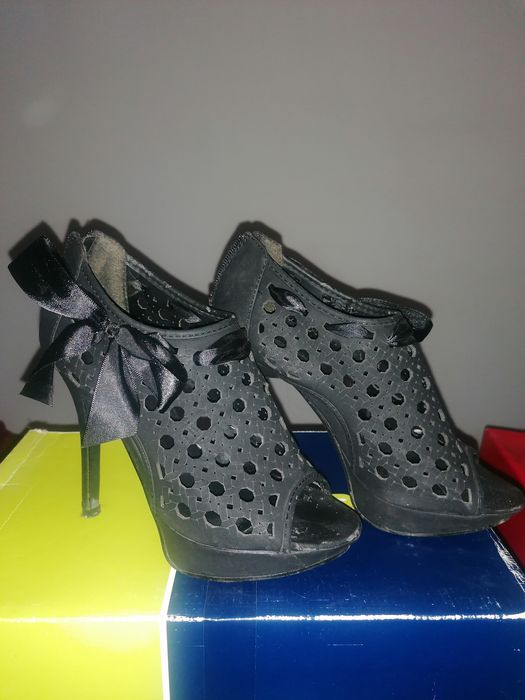 Sapatos pretos n35