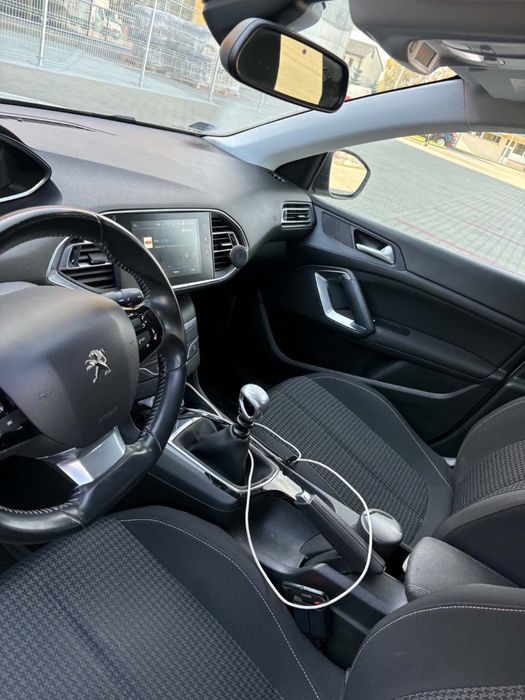 Peugeot      308