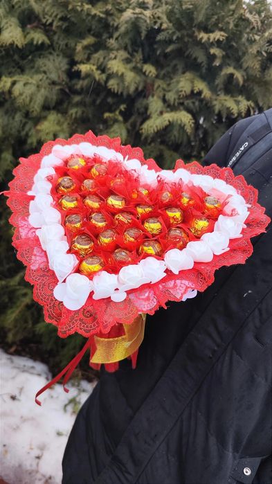 Букет з цукерок цукерками серце подарунок дівчині жінці из конфет