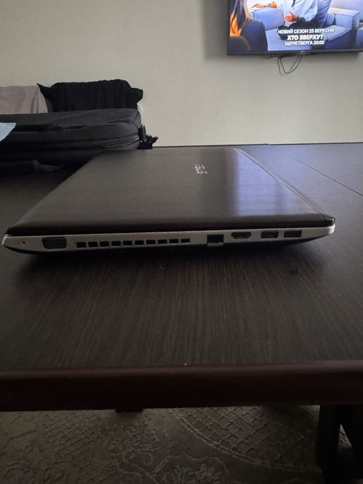 Ноутбук Asus , сумка подарунок пк