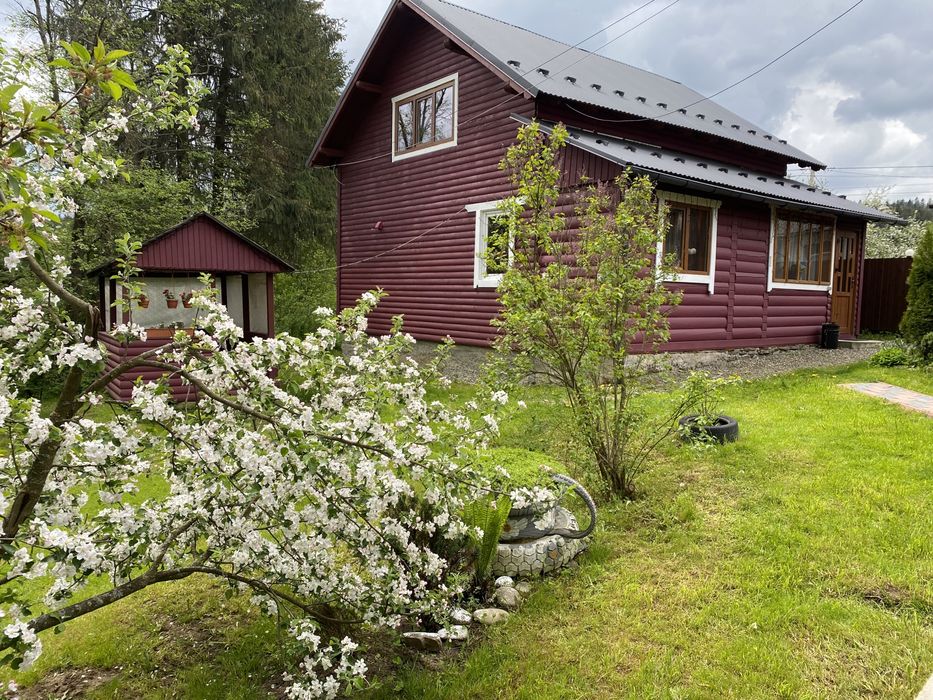 Будинок біля річки