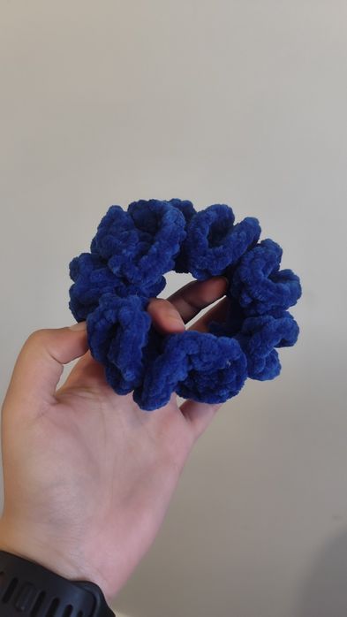 2 scrunchies de material fofinho