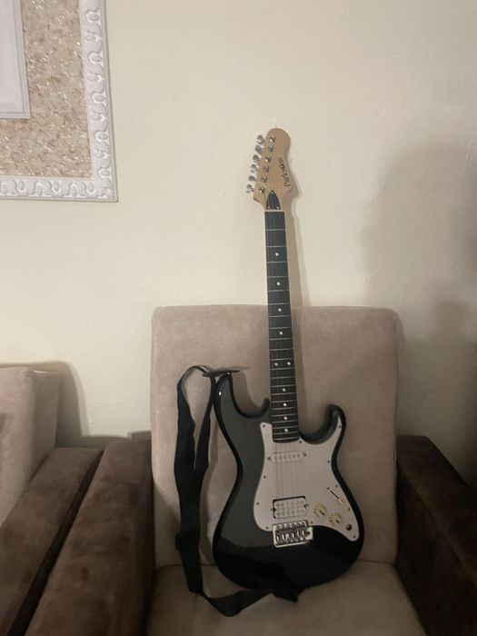 Продам електрогітару