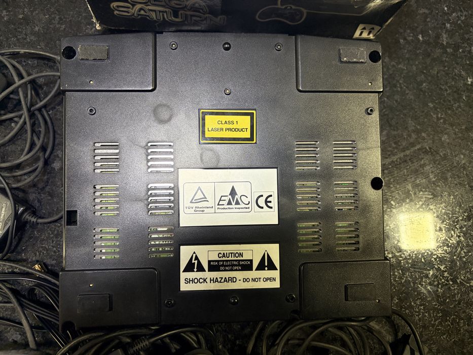 Sega Saturn + 3 comandos + Caixa