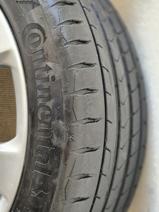 Jantes mercedes originais e pneus como novos. Têm poucos kms de uso. Comprei jantes 18.