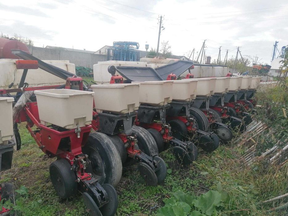 Сівалка для просапних культур Massey Ferguson 555 (12 рядкова)