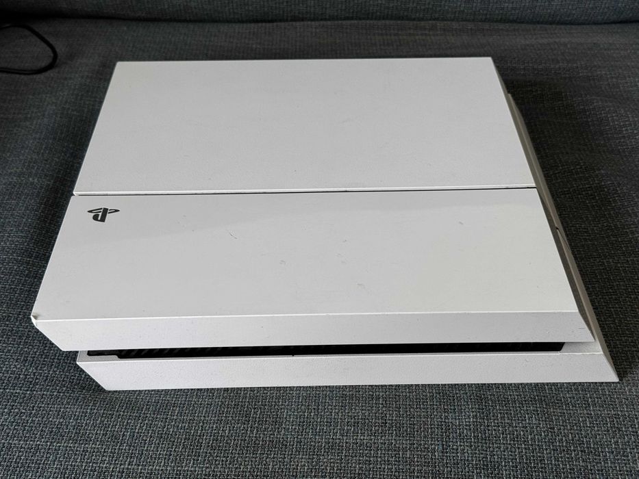 Sony PlayStation 4 Fat White 500GB / firmware 12.02 / GoldHEN