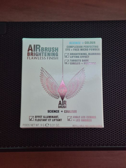 Puder utrwalający Charlotte Tilbury Airbrush Brightening Flawless Fini