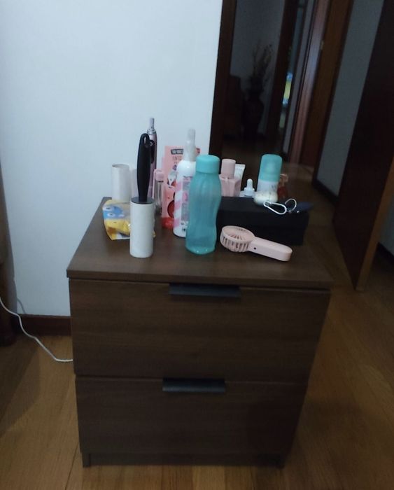 Mesinha com duas gavetas