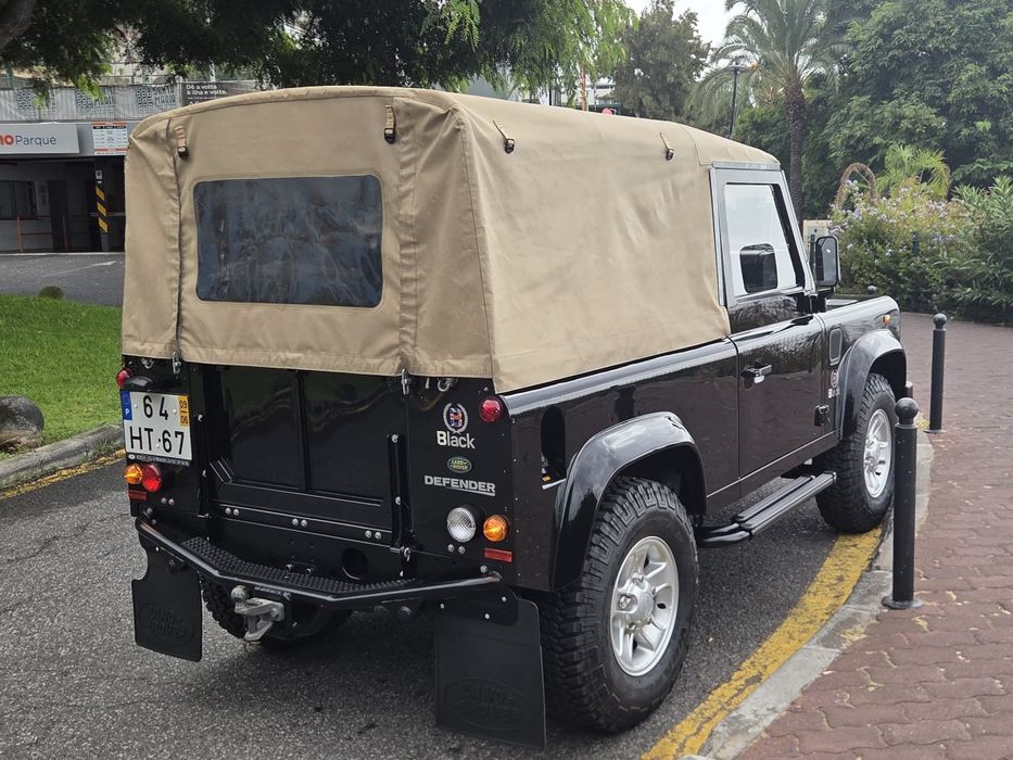 Land Rover  Defender Black Edition