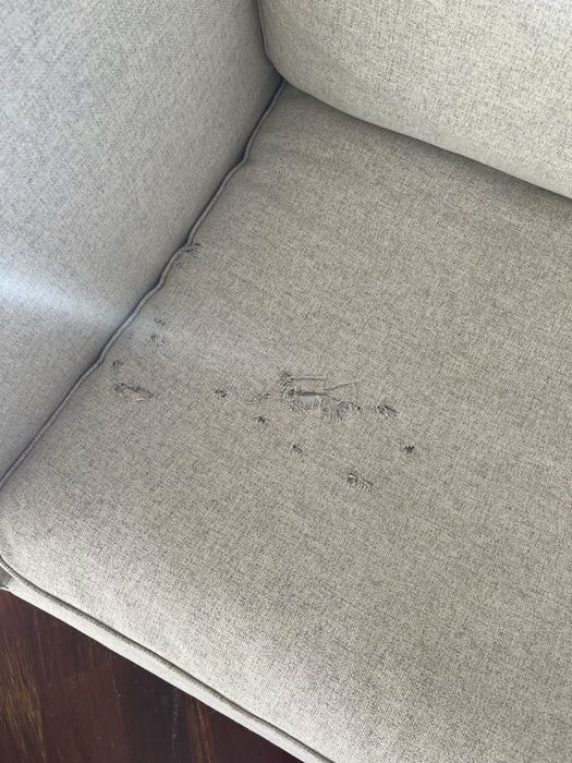 Sofá 3 lugares em tecido cinza