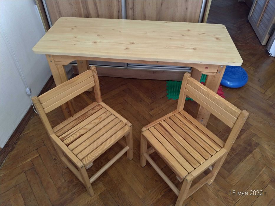 Столик и стульчики