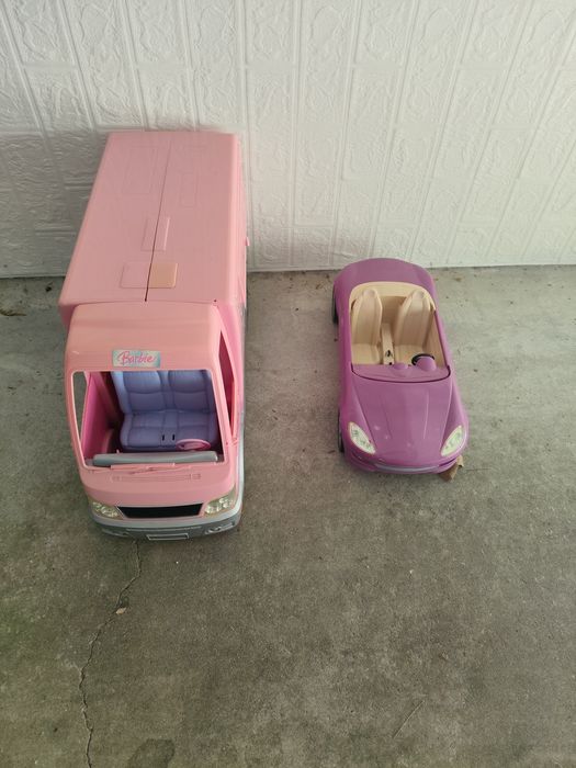 Dois carroa da barbie