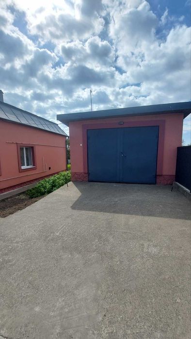 Продається гарний доглянутий будинок в с.Конюшки