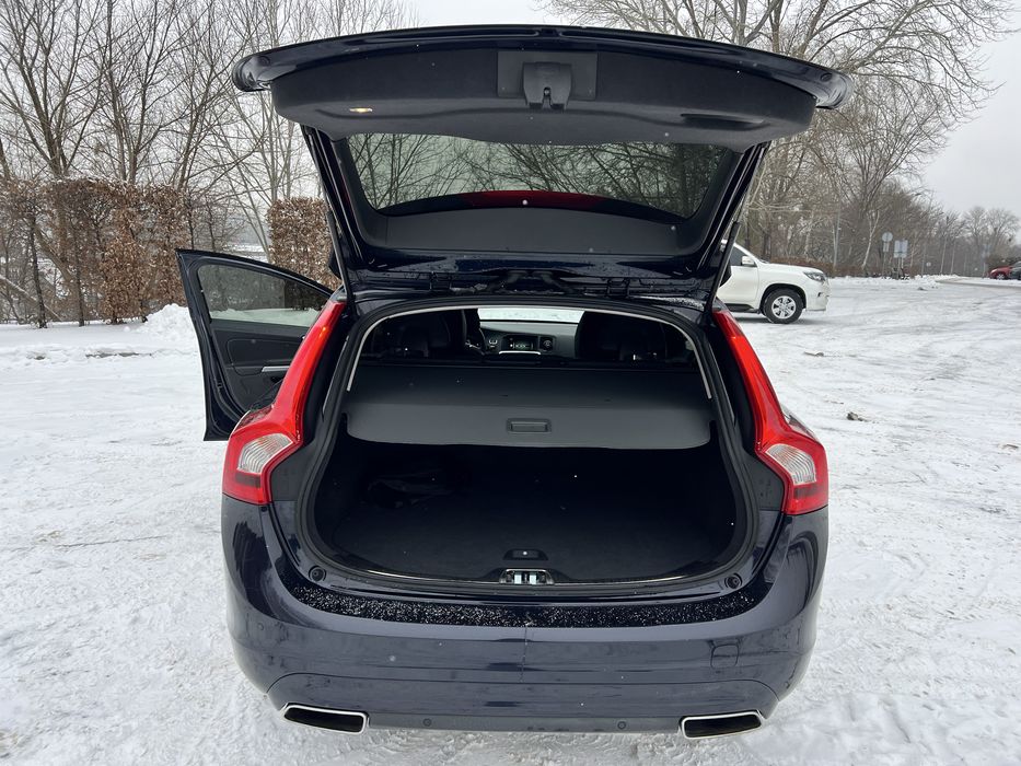 Volvo v60 2.0 4D Автомат Не фарбована