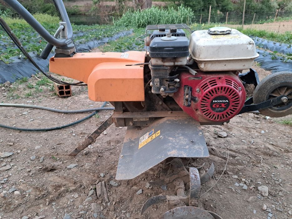 Vendo /troco moto enchada
